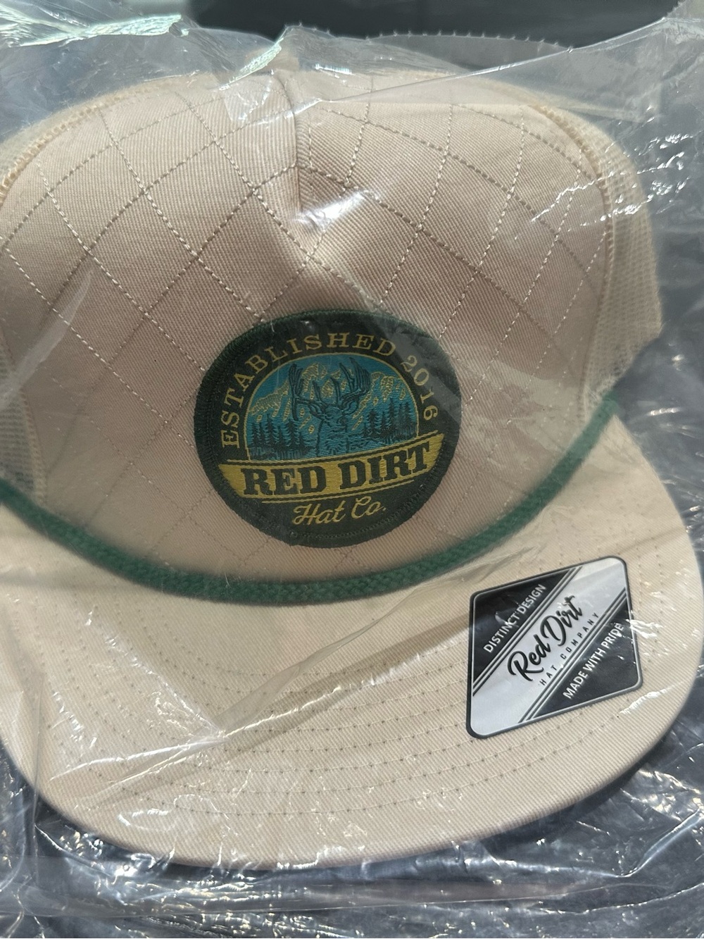 RED DIRT SNAPBACK BALL CAP. OSFM adult size
NEW IN PKG.
